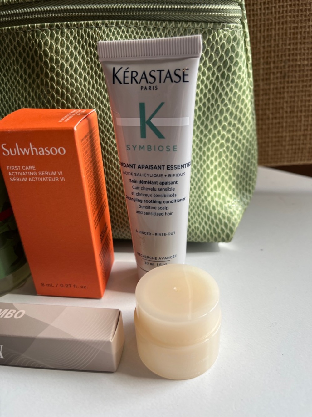 Clinique Cosmetic Bag with Travel Skincare & Makeup Set - Picture 4 of 5